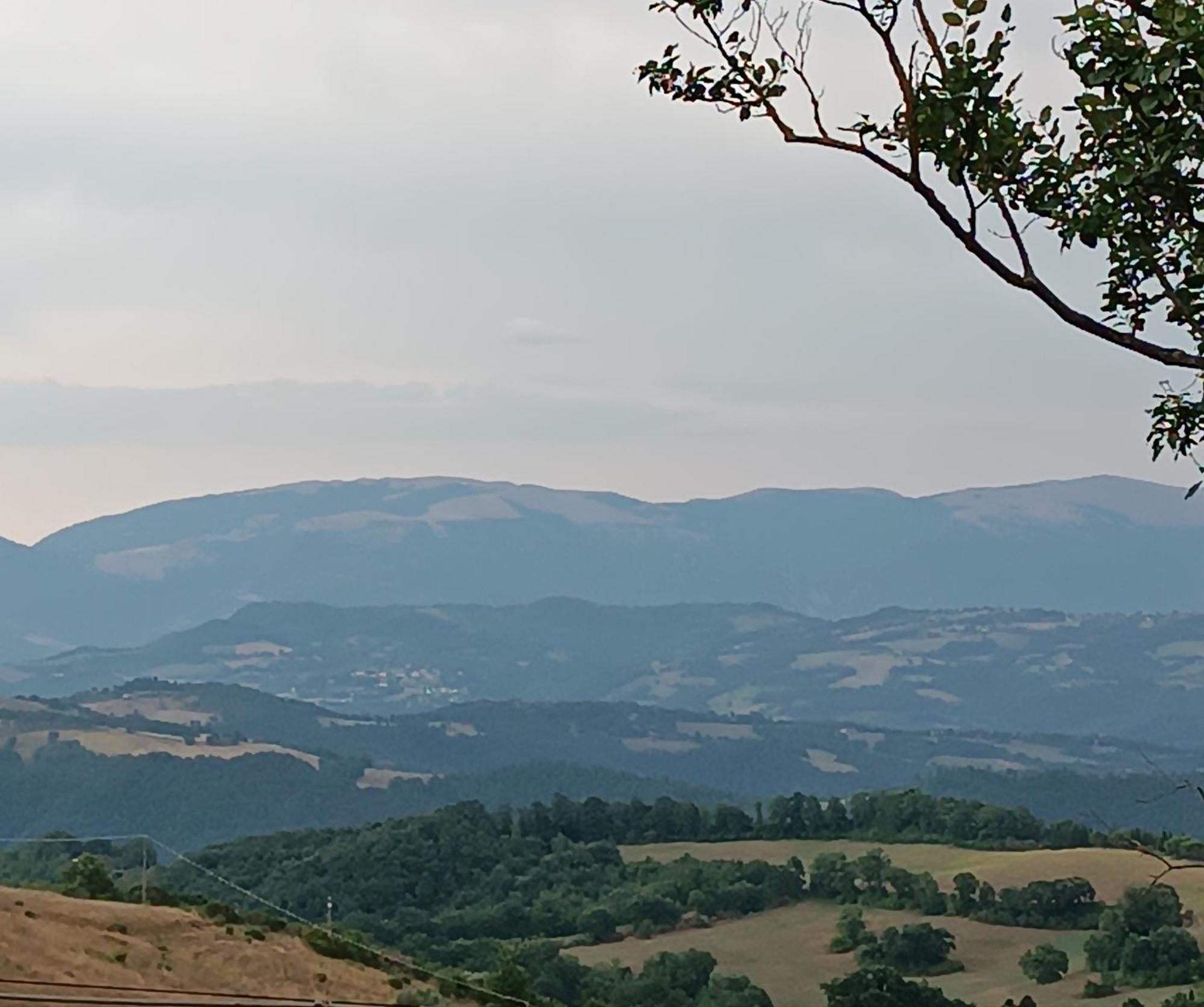 Вилла La Brocca Di Valdichiascio Губбио Экстерьер фото